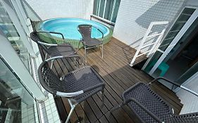 Flat 502 com piscina privativa - 02 quartos